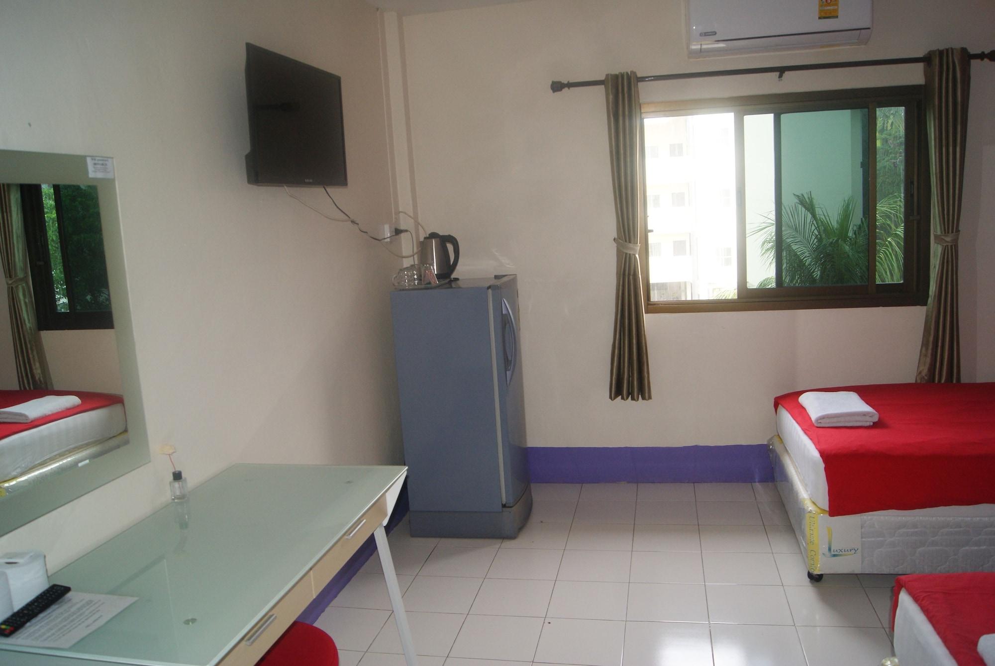 Pineapple Guesthouse Karon Exterior photo