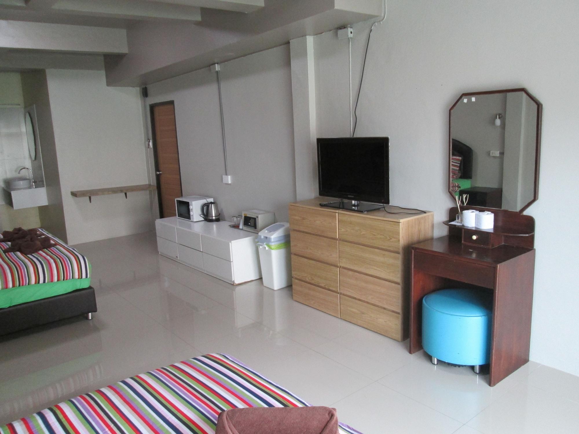 Pineapple Guesthouse Karon Exterior photo