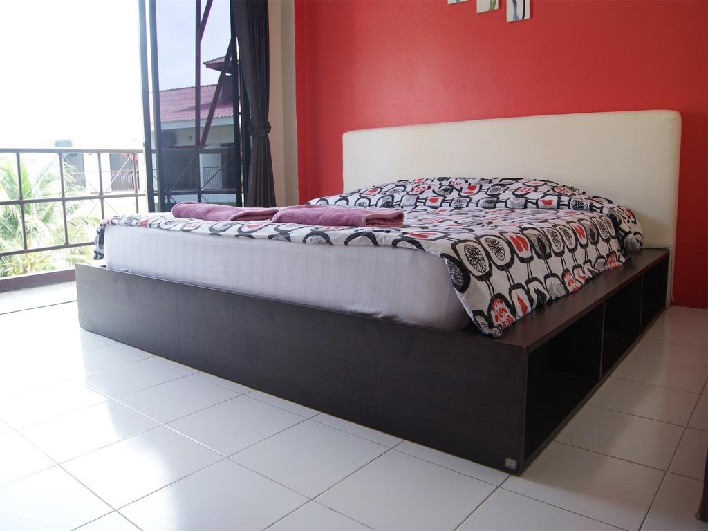 Pineapple Guesthouse Karon Room photo