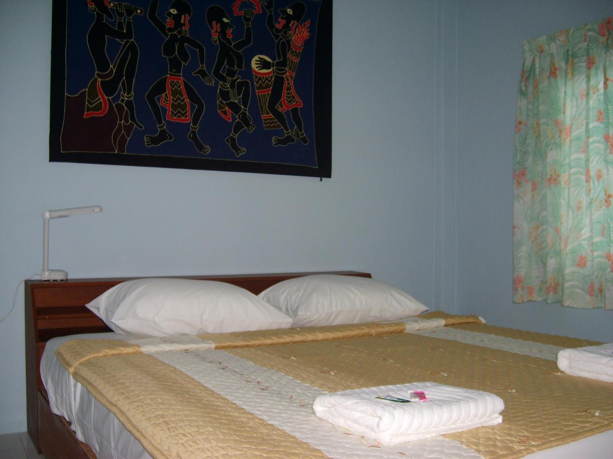 Pineapple Guesthouse Karon Exterior photo