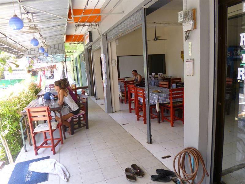 Pineapple Guesthouse Karon Exterior photo