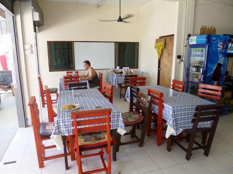 Pineapple Guesthouse Karon Exterior photo