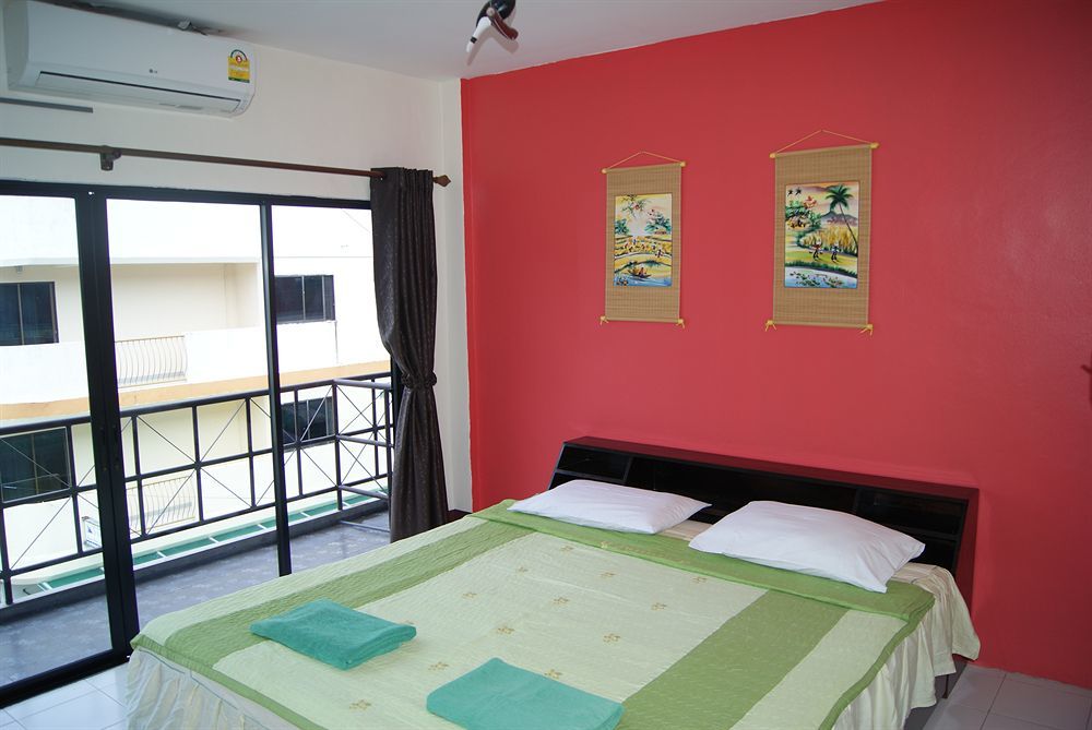 Pineapple Guesthouse Karon Exterior photo