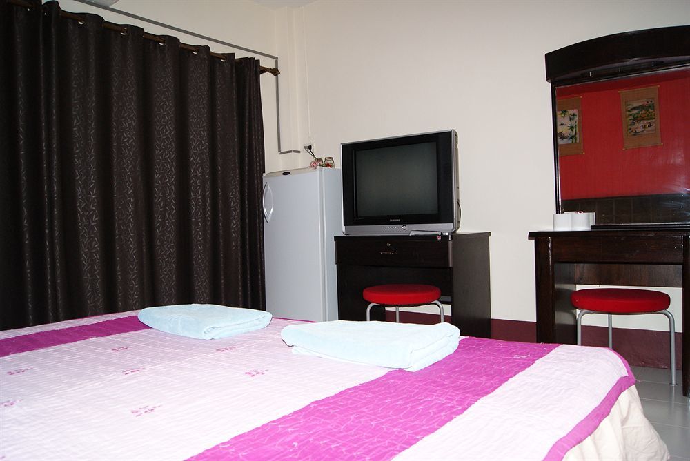Pineapple Guesthouse Karon Exterior photo