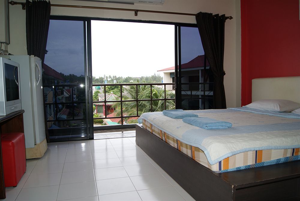 Pineapple Guesthouse Karon Exterior photo